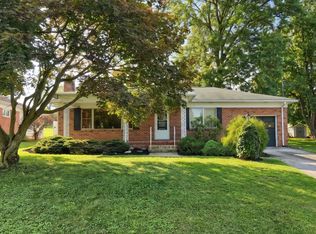 22 Crestview Dr, York, PA 17402