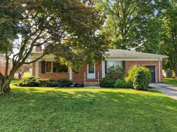 22 Crestview Dr, York, PA 17402