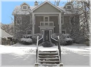 2870 E Overlook Rd, Cleveland Heights, OH 44118