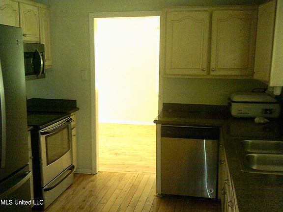 5th image of 8808 Oakwood Dr