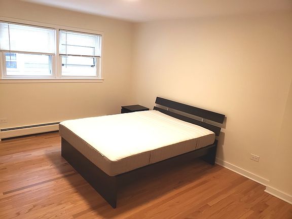 2nd image of 5524 N Chester Ave APT 1C