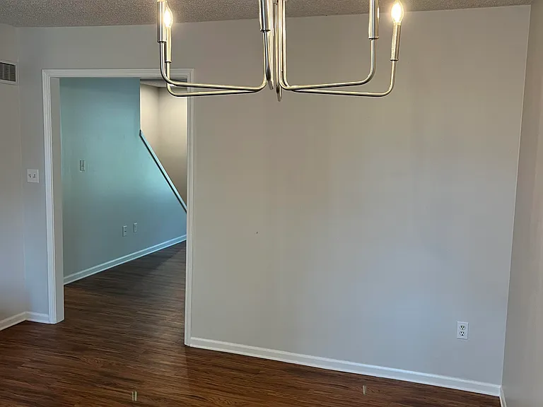 313 NW 3rd St — Photo 5