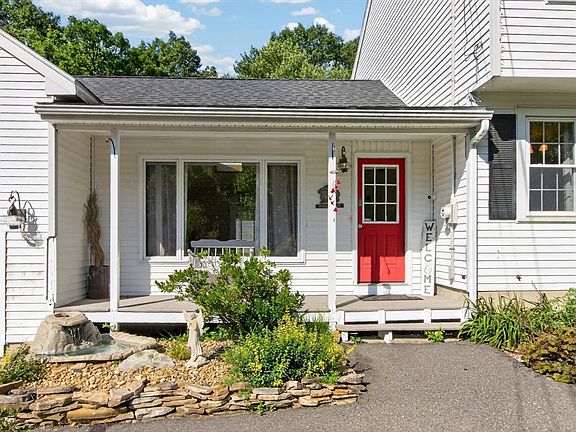 2nd image of 6 Paddock Ln