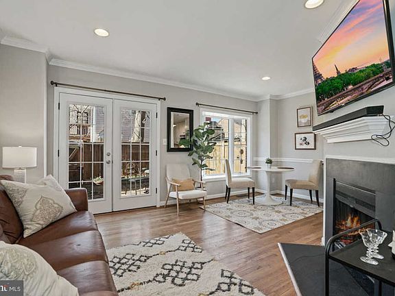2nd image of 105 King Henry Ct