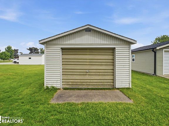 4th image of 208 Orange Dr