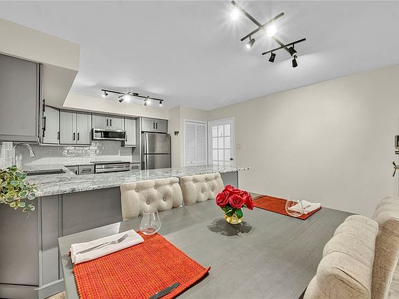 5th image of 866 Northwood Blvd #37