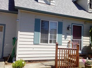 741 NE 12th St, Grants Pass, OR 97526
