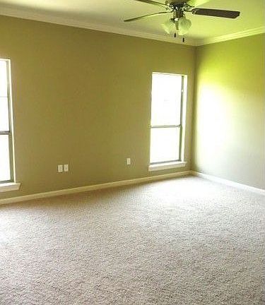 4th image of 402 E Great Heaven Ave
