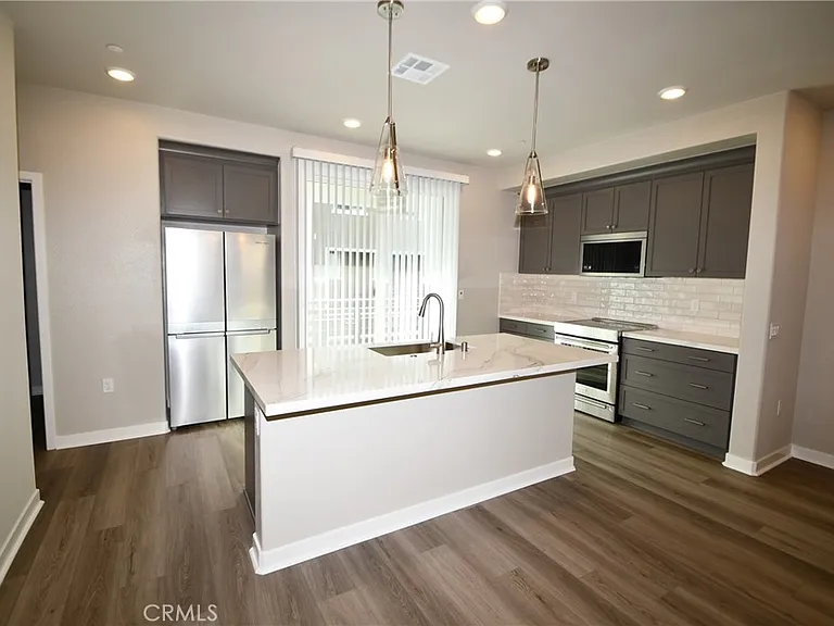 1487 Skyline Ln — Photo 7