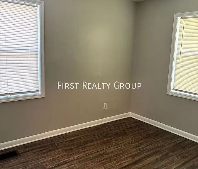 3700 Runyon Ave — Photo 6
