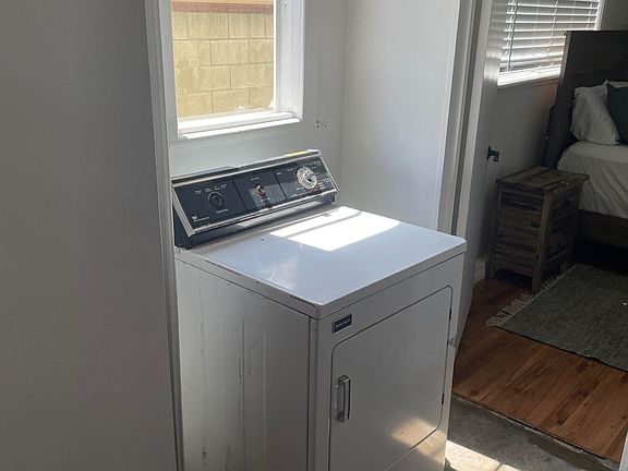 3rd image of 6624 Blewett Ave