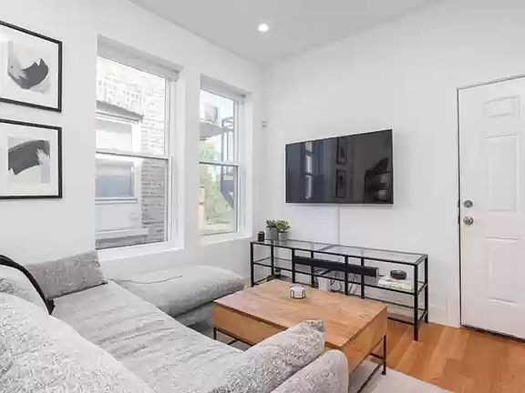 4th image of 2244 W Armitage Ave #3R