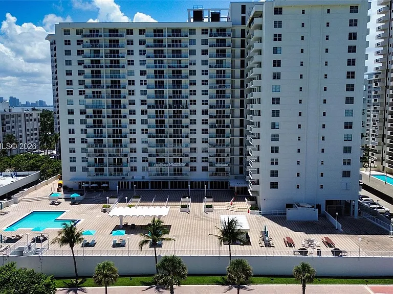 5701 Collins Ave #Penthouse 08 — Photo 47