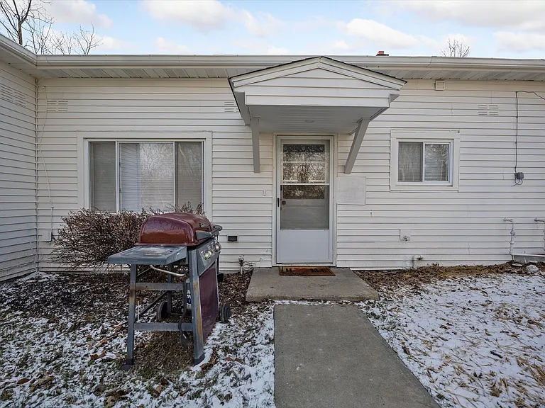 26 N Aurora Rd — Photo 19