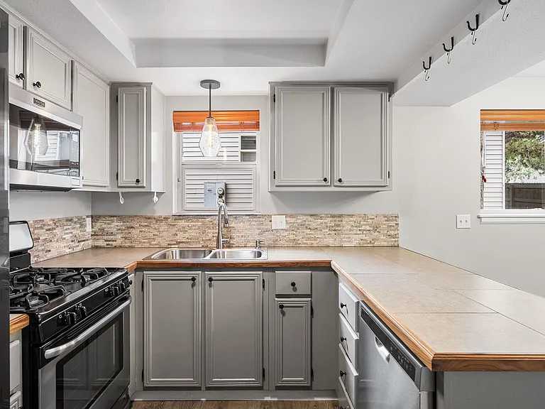 1801 NE Purcell Blvd #11 — Photo 4