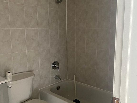 3rd image of 1006 Olmstead Ave #1