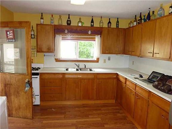 4th image of 216 Mary Ave