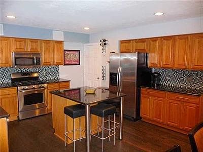 5th image of 611 Franklin Ave