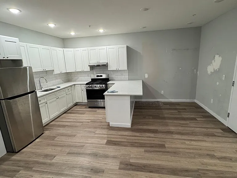 449 E 18th St #201 — Photo 3