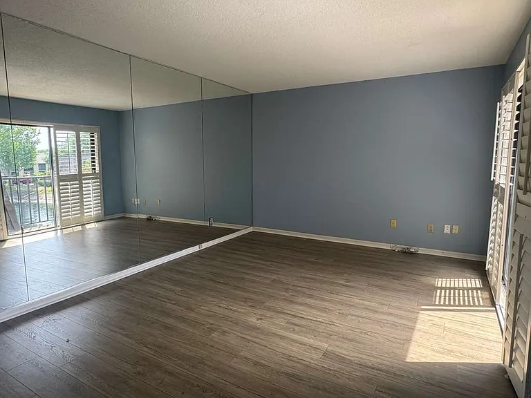 15233 W Pond Woods Dr #404 — Photo 15