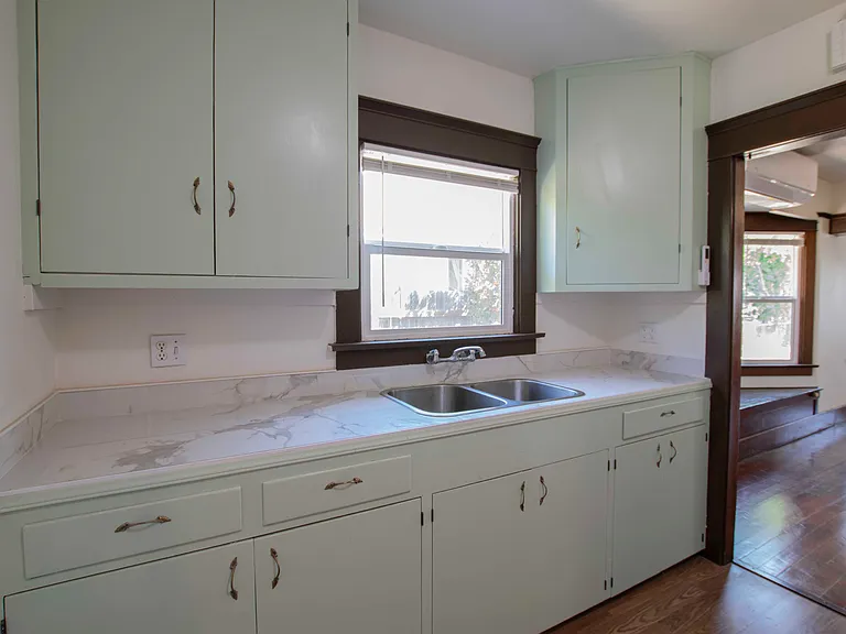 237 Orange Grove Ave — Photo 9