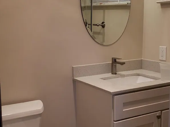 820 Macarthur Blvd APT 2, Oakland, CA 94610