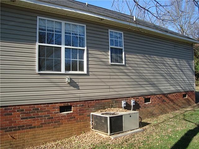 2nd image of 216 Sunset Dr