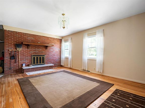 4th image of 3207 NW B St