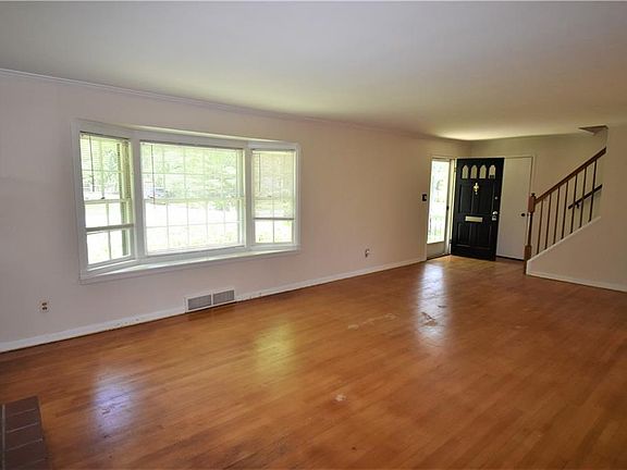 3rd image of 6559 Elmcrest Dr