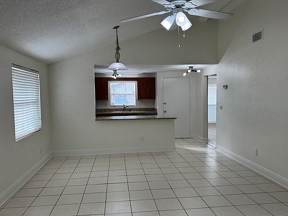 4th image of 9121 Post Oak Ct