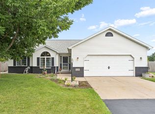 W2290 Block Rd, Kaukauna, WI 54130