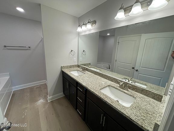 5th image of 1682 Cambria Dr