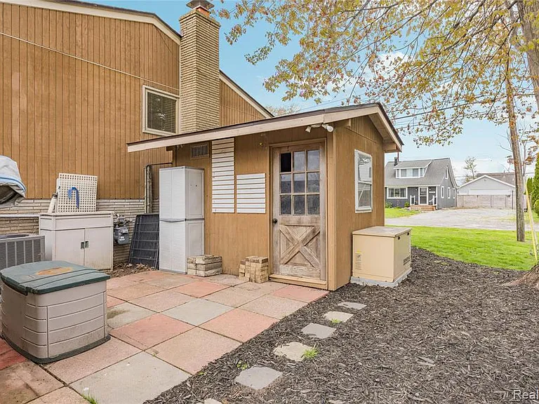 38027 Mallast St — Photo 50