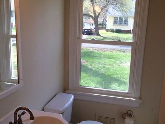 5th image of 925 Barlen Dr