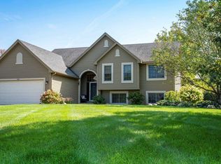 8015 Hemlock Cir, Eden Prairie, MN 55347
