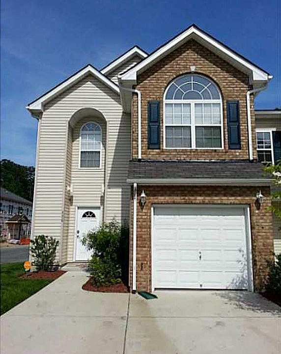 1st image of 366 Fort St