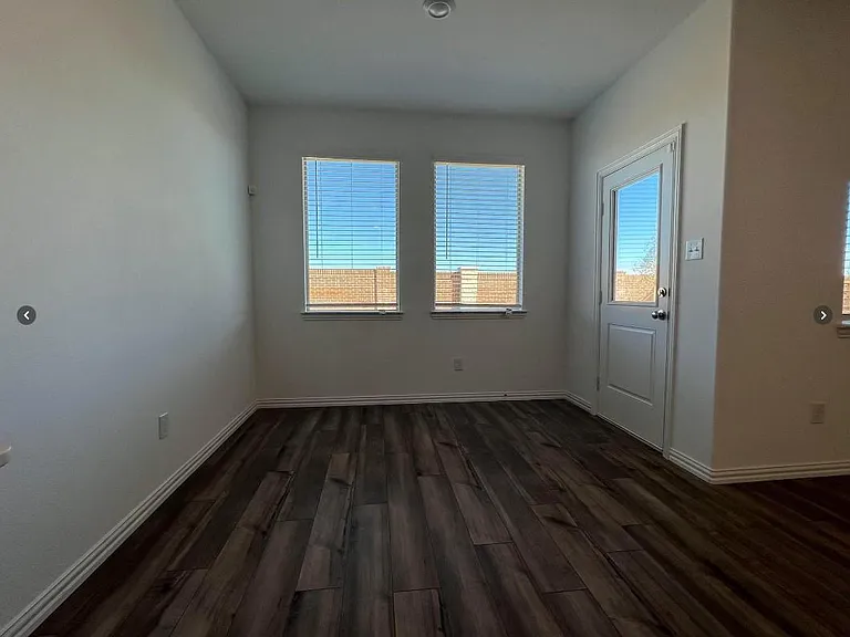 8000 Blue Heron Ln — Photo 7