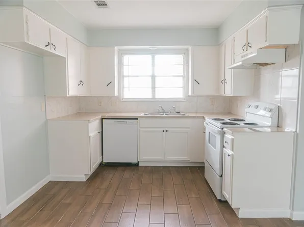 9015 Vinearbor St, Houston, TX 77033