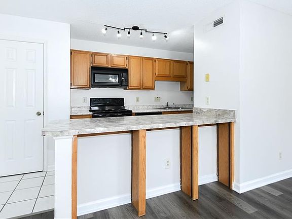 5th image of 704 Glendale Dr APT E