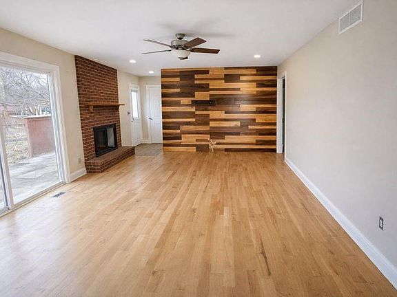 4th image of 3118 SE Arbor Dr
