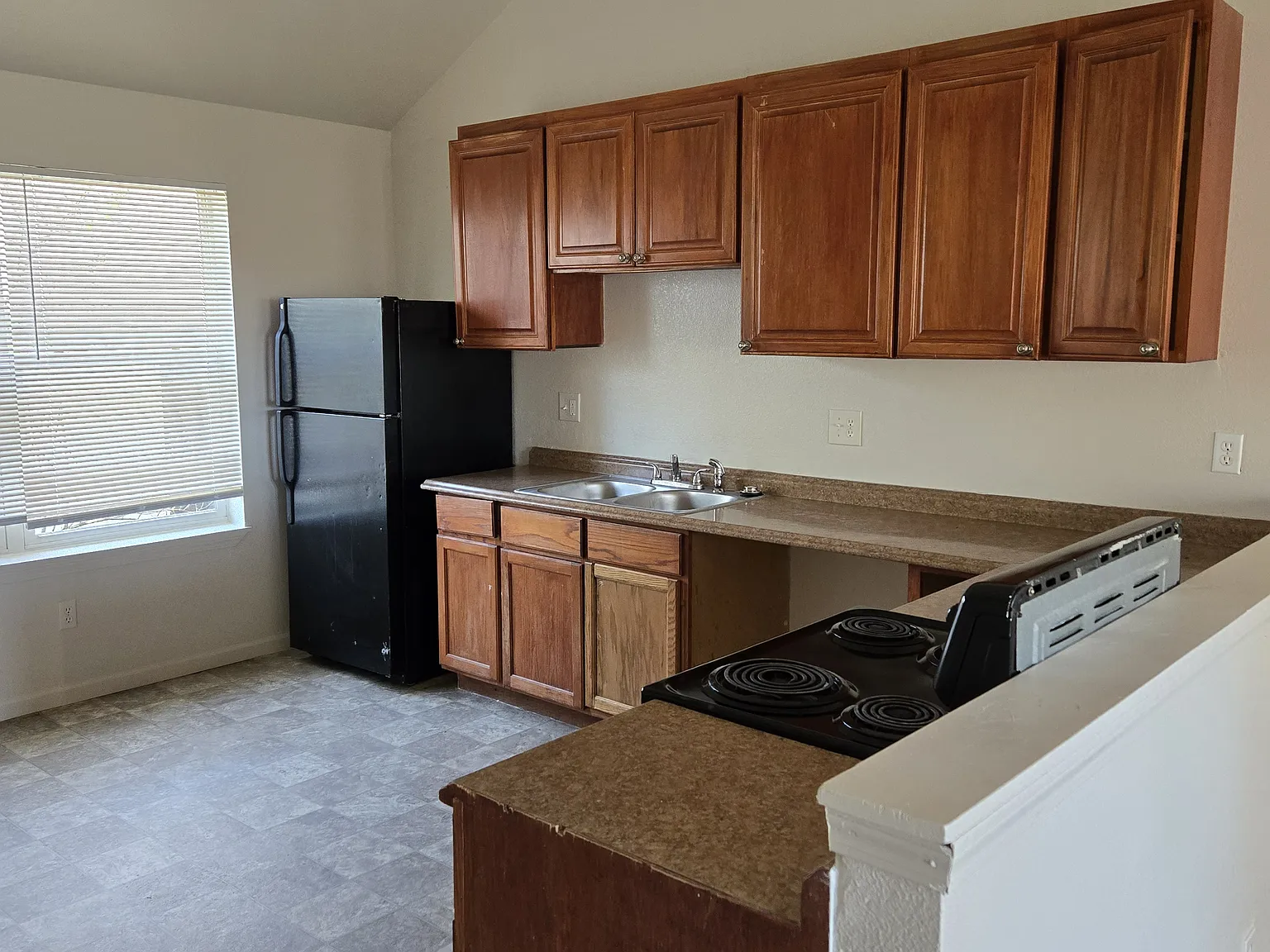 3 bed, 1200 sqft, $1,400 — Photo 3