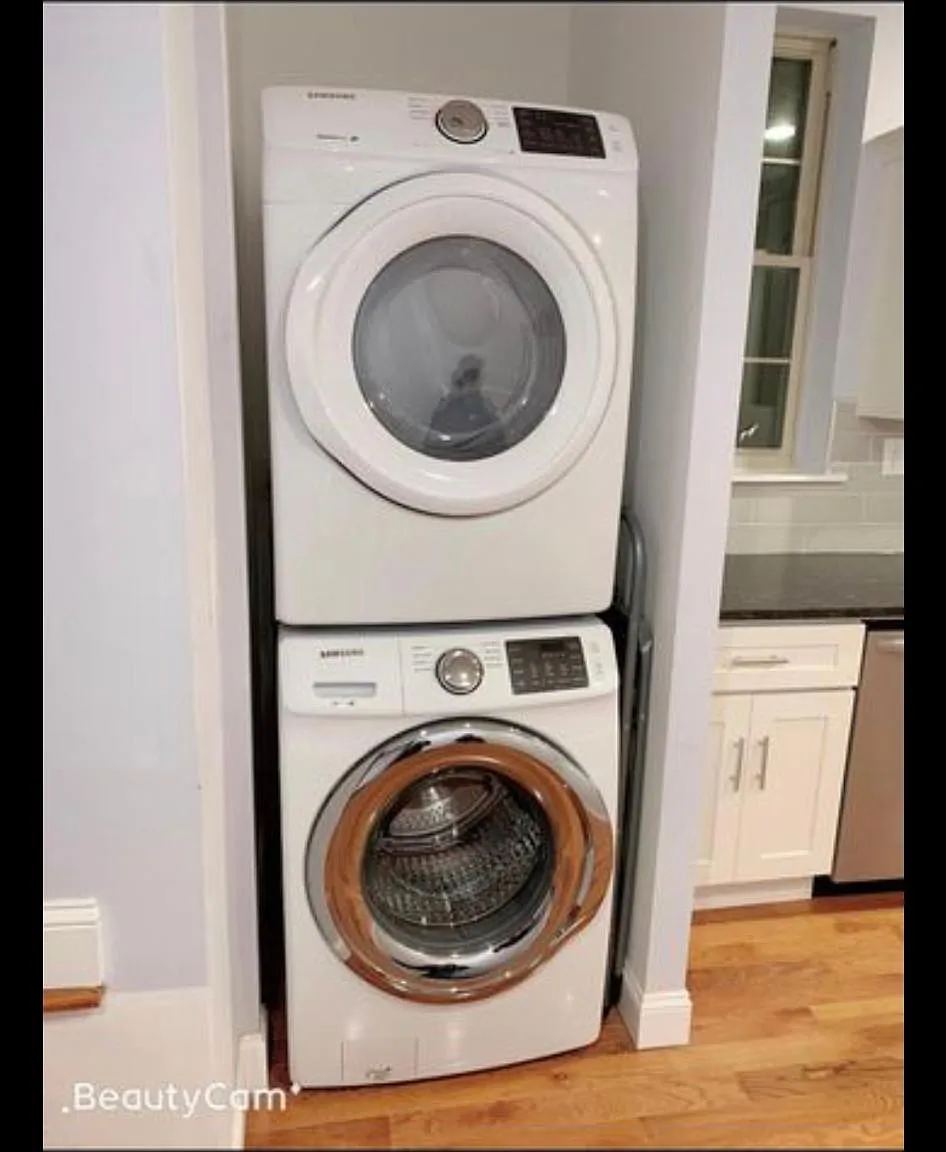 1 bed, 2300 sqft, $700 — Photo 2