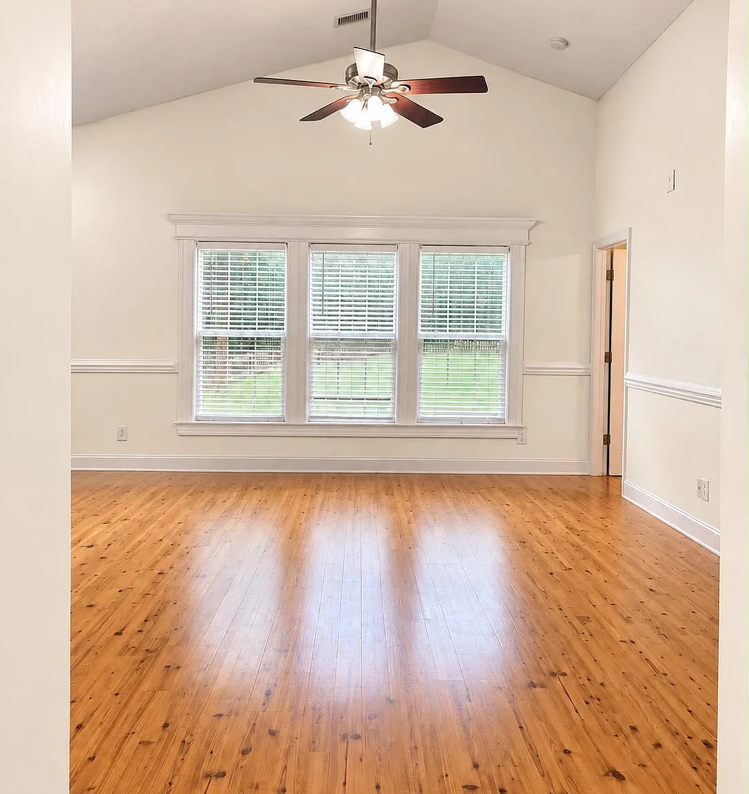 3 bed, 1275 sqft, $1,925 — Photo 4