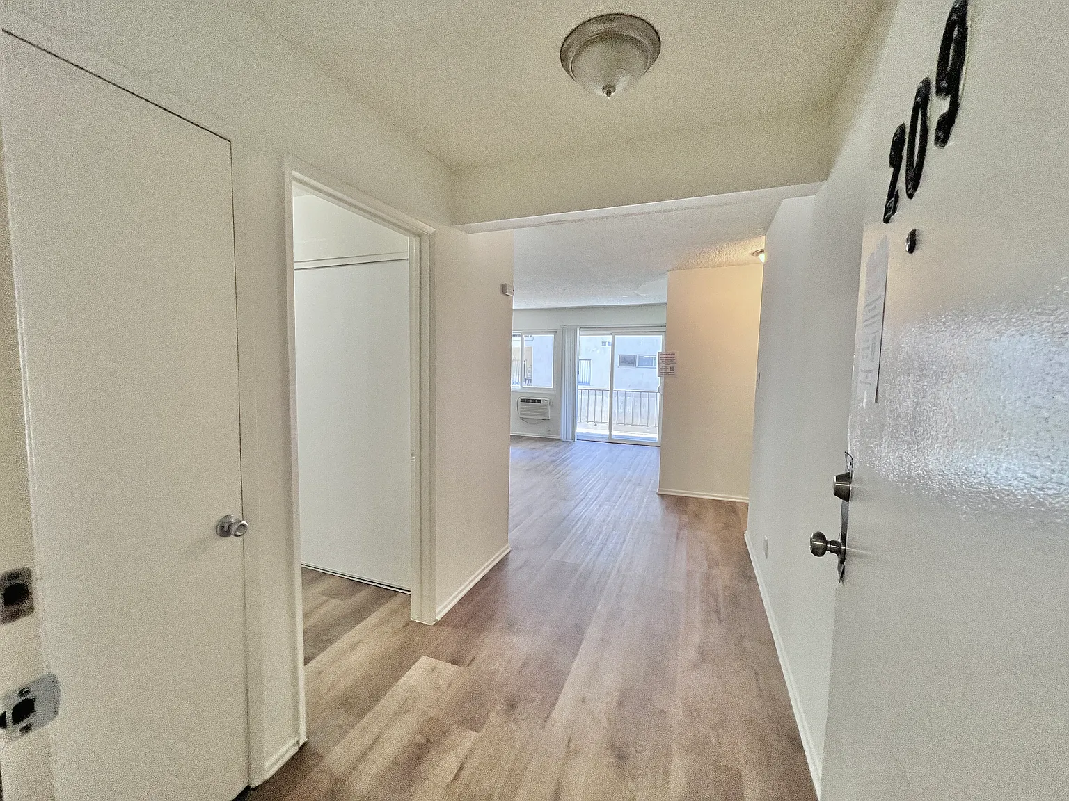 Runnymede St, Van Nuys — Photo 3