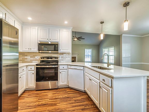 Spacious kitchen with breakfast bar