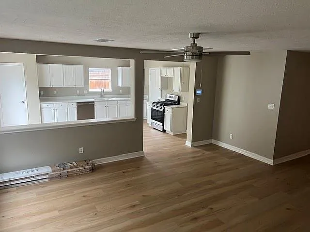 3 bed, 2.5 bath, 1760 sqft, $2,300 — Photo 3