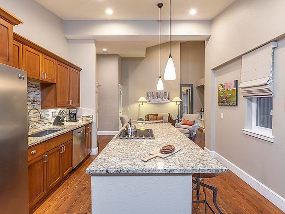 4th image of 550 Depot Ave #309