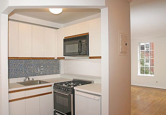 3rd image of 229 E 89th St APT 2FW