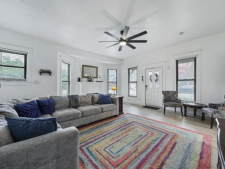 1200 W Walker St — Photo 25