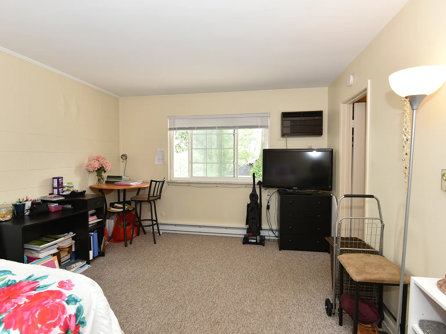 411 S Henderson St — Photo 3